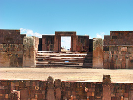 jižní brána na plošinu Kalasasaya