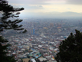 Santiago de Chile z vrchu San Cristóbal